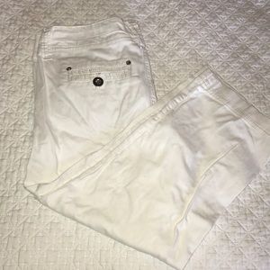 Buckle white capris!